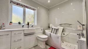 Photo 19- click for photo gallery